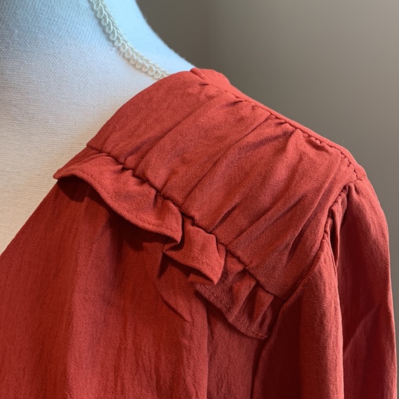 Boutique | Crinkle Knit Button Loop Ruffle Blouse | Rust Orange | Plus Size 1X - Picture 8 of 8